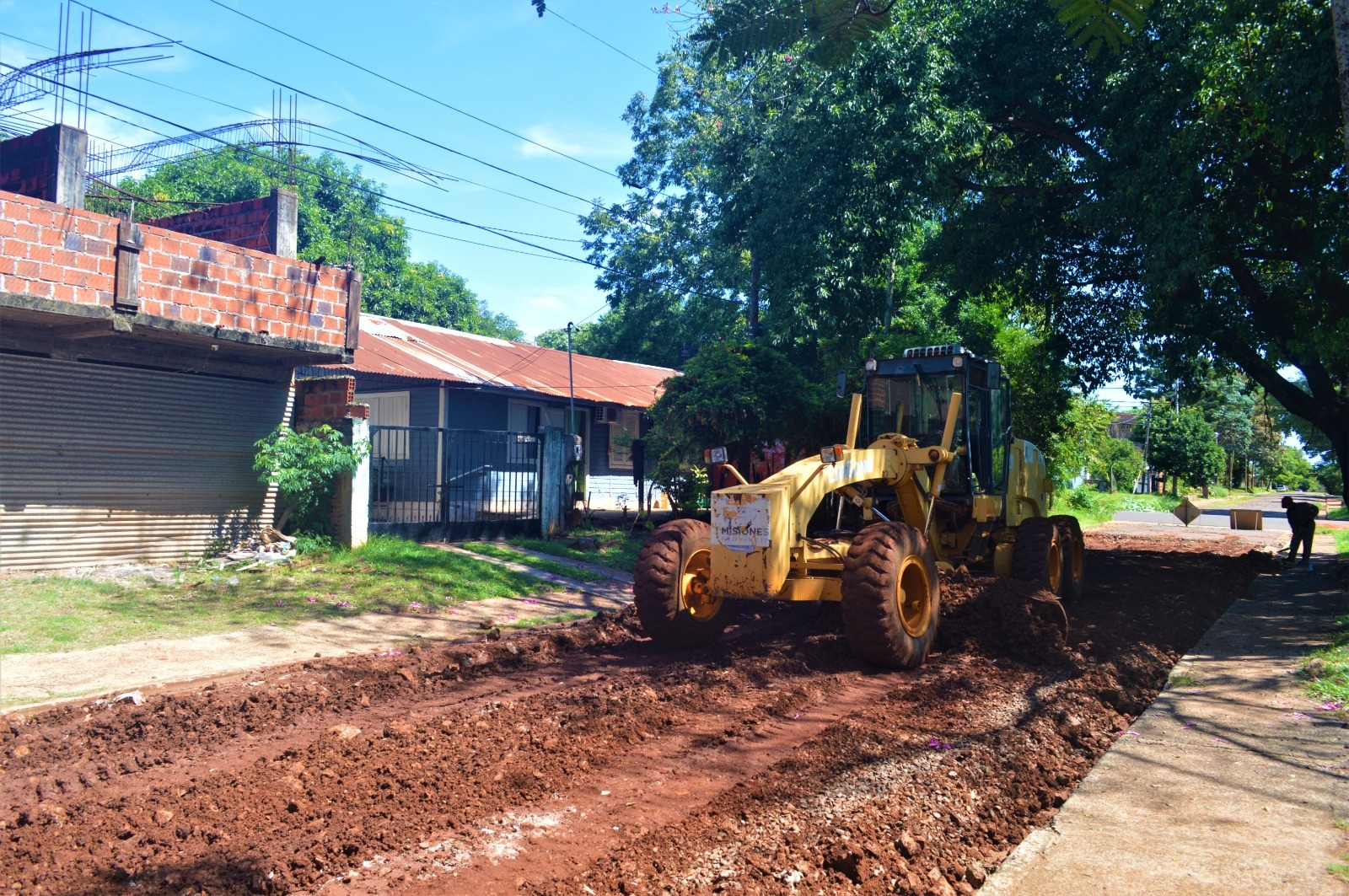 Inician trabajos de asfalto en la Chacra 136